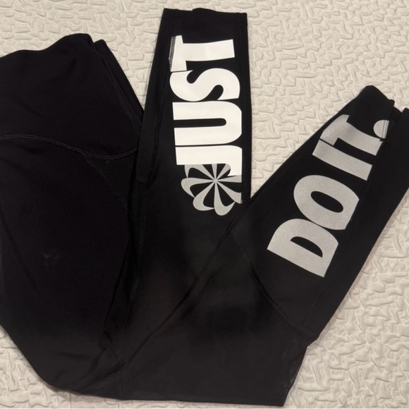 Black leggings. Size M. - Picture 7 of 12